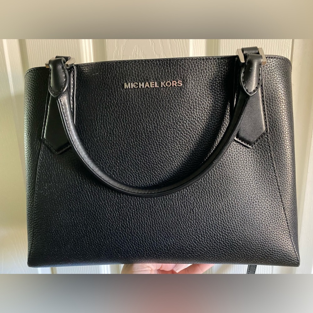 Black Michael Kors Bucket Bag - Picture 8 of 17